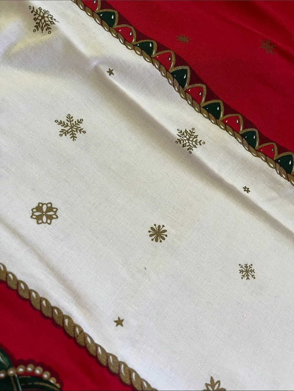 Vtg Christmas Tablecloth VICTORIAN TIDINGS Oval Carousel Horses Holly Fans+ READ